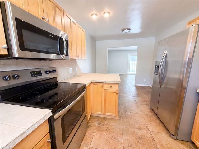 2219 Shadow Valley Road E, High Point, NC 27265