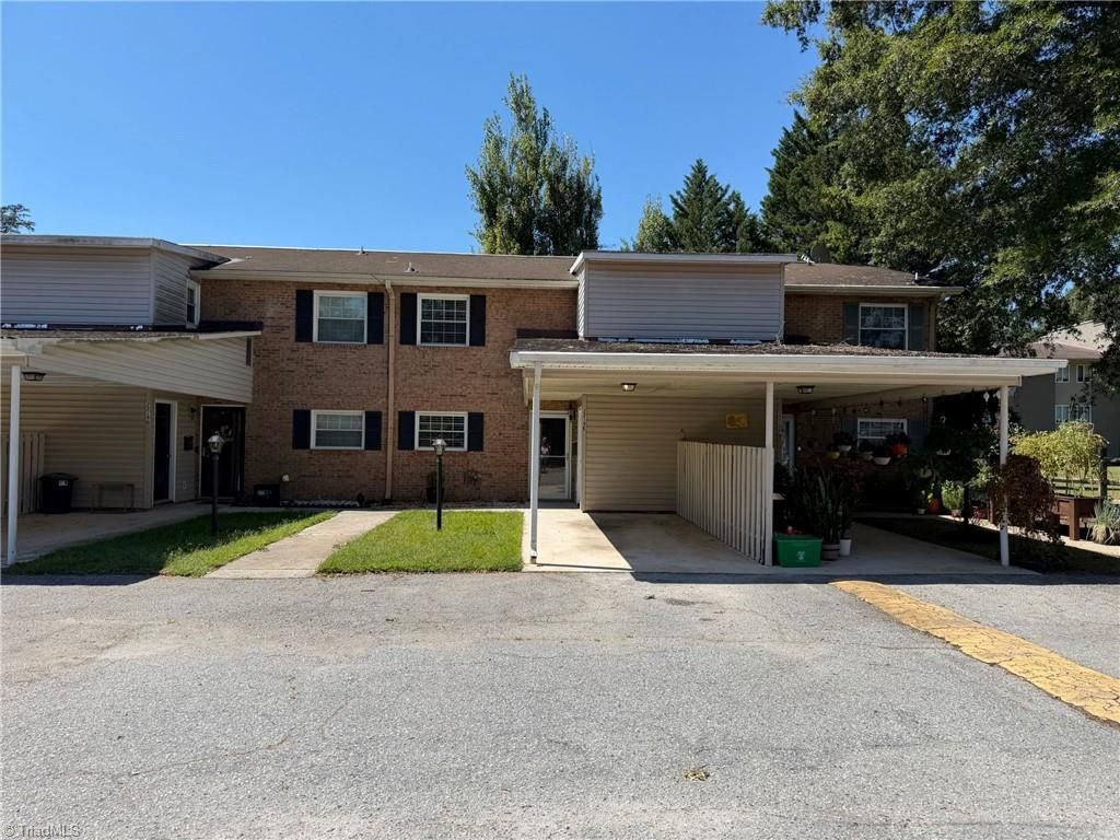 2219 Shadow Valley Road E, High Point, NC 27265