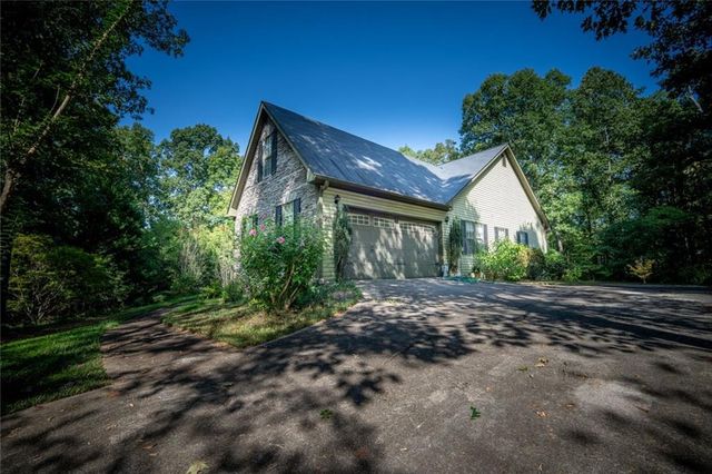1371 Pickett Bridge Road, Covington, GA 30016