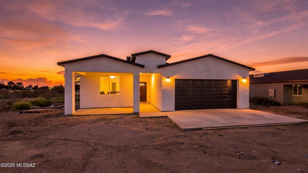 130 S Richmond Drive S, Vail, AZ 85641