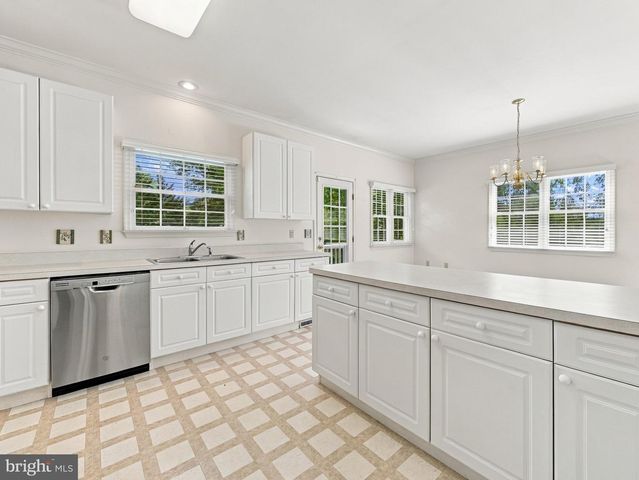 260 FERNBANK DR, Shepherdstown, WV 25443