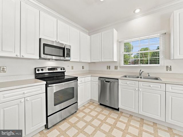 260 FERNBANK DR, Shepherdstown, WV 25443