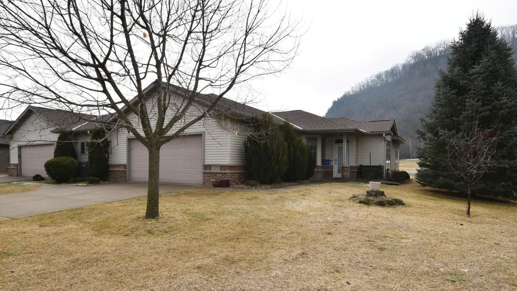 673 Crimson Way, Lake City, MN 55041