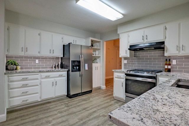 1021 12th Avenue, Kingsburg, CA 93631