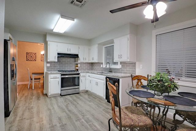 1021 12th Avenue, Kingsburg, CA 93631