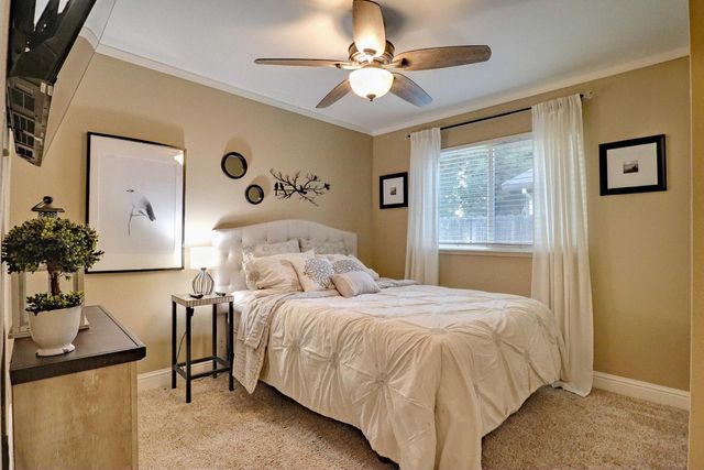 1021 12th Avenue, Kingsburg, CA 93631