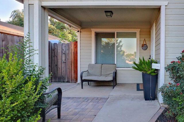 1021 12th Avenue, Kingsburg, CA 93631