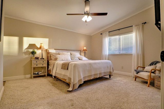 1021 12th Avenue, Kingsburg, CA 93631