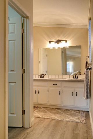 1021 12th Avenue, Kingsburg, CA 93631