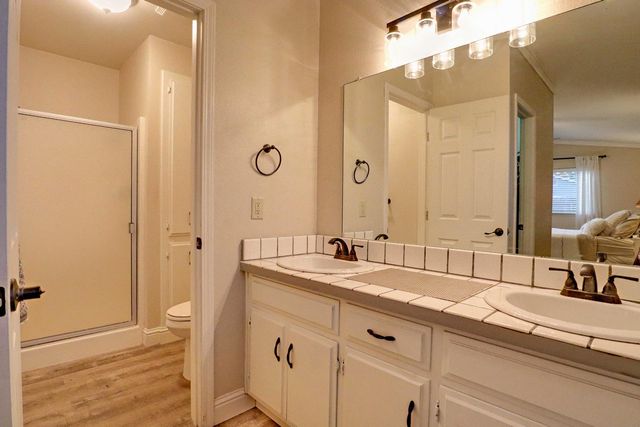1021 12th Avenue, Kingsburg, CA 93631