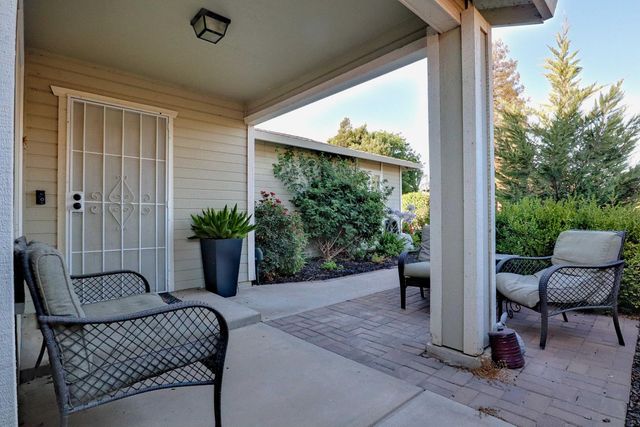 1021 12th Avenue, Kingsburg, CA 93631