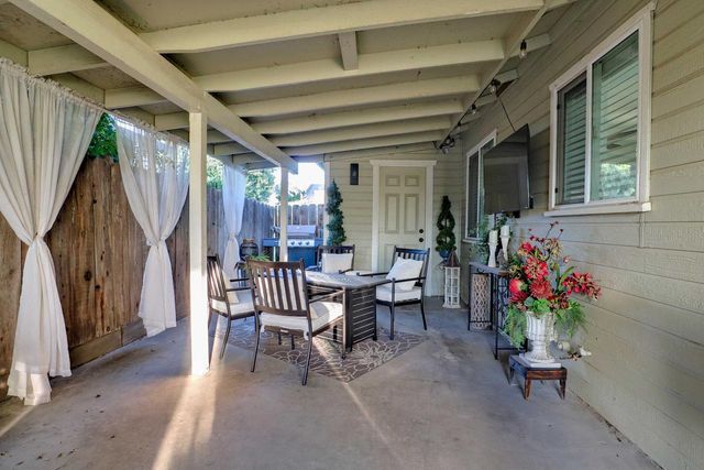1021 12th Avenue, Kingsburg, CA 93631