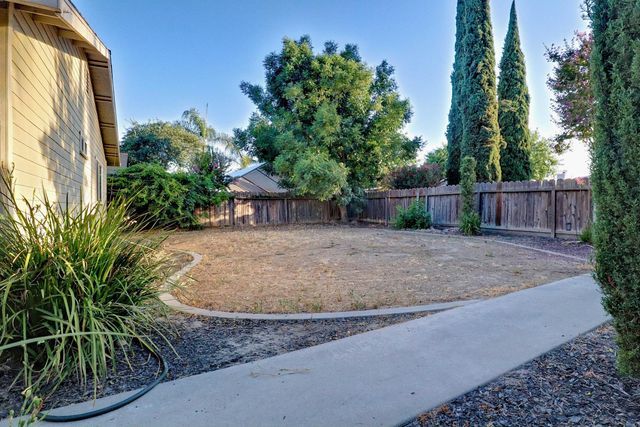 1021 12th Avenue, Kingsburg, CA 93631