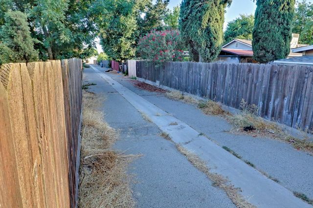 1021 12th Avenue, Kingsburg, CA 93631