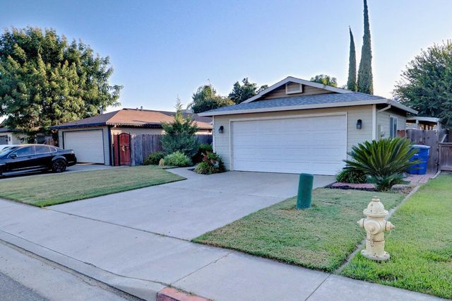 1021 12th Avenue, Kingsburg, CA 93631