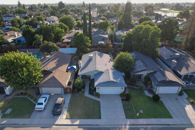 1021 12th Avenue, Kingsburg, CA 93631