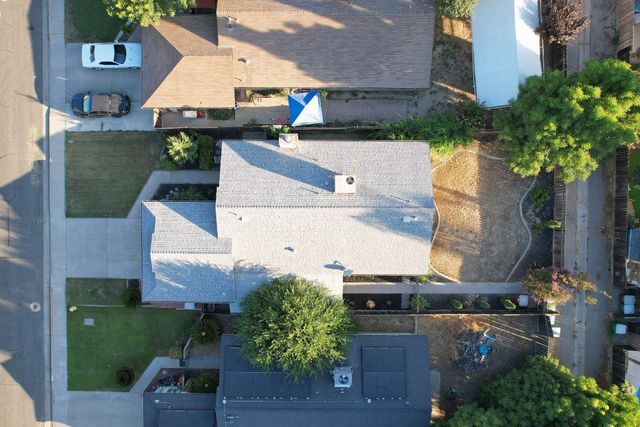 1021 12th Avenue, Kingsburg, CA 93631