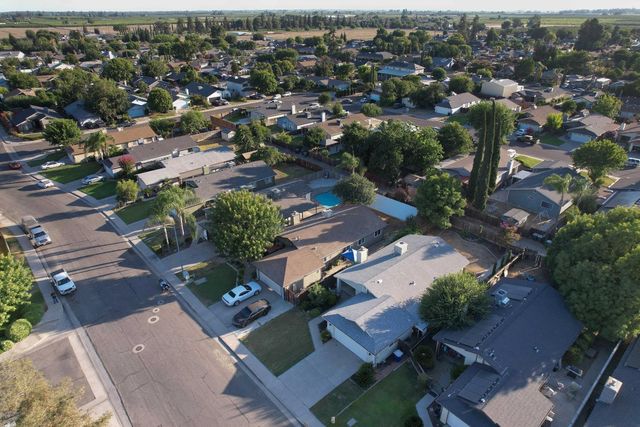 1021 12th Avenue, Kingsburg, CA 93631