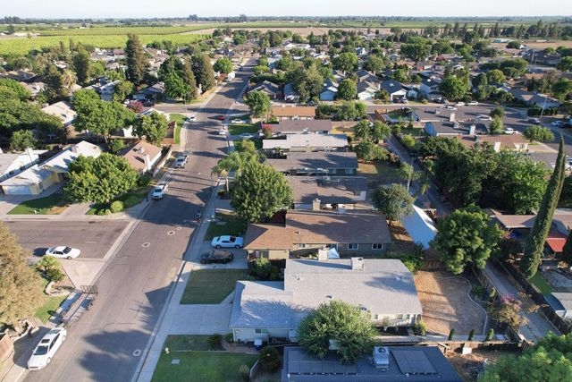 1021 12th Avenue, Kingsburg, CA 93631