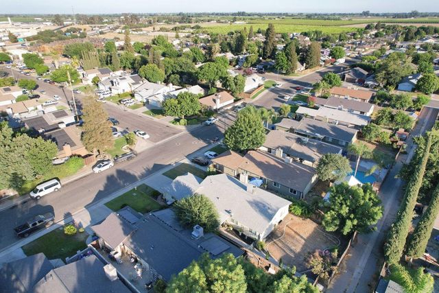 1021 12th Avenue, Kingsburg, CA 93631