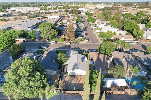1021 12th Avenue, Kingsburg, CA 93631