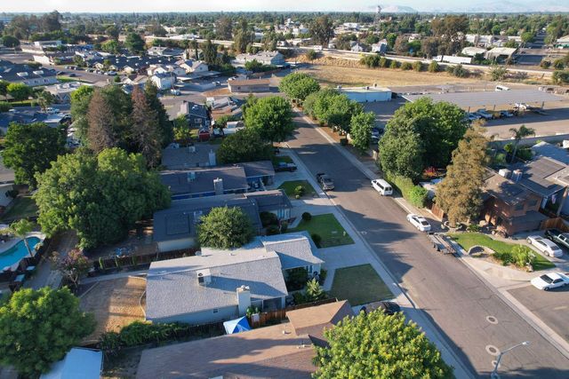 1021 12th Avenue, Kingsburg, CA 93631