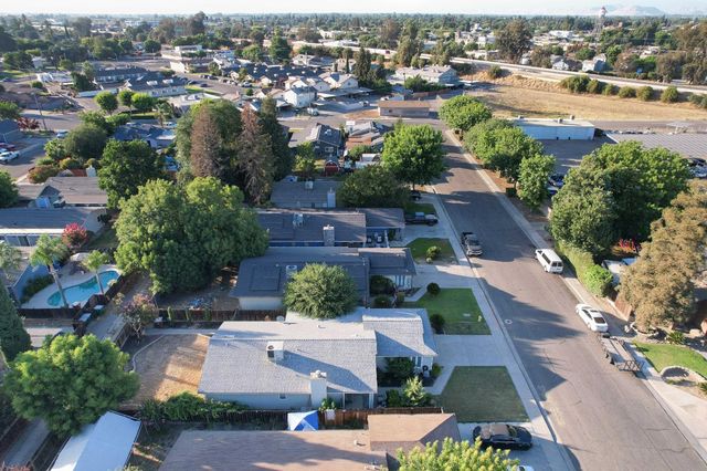 1021 12th Avenue, Kingsburg, CA 93631