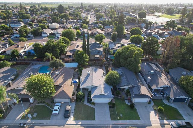 1021 12th Avenue, Kingsburg, CA 93631