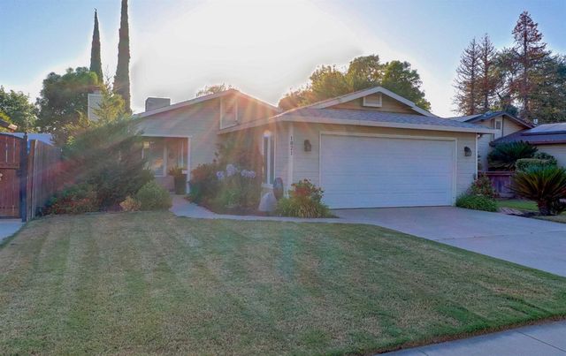 1021 12th Avenue, Kingsburg, CA 93631
