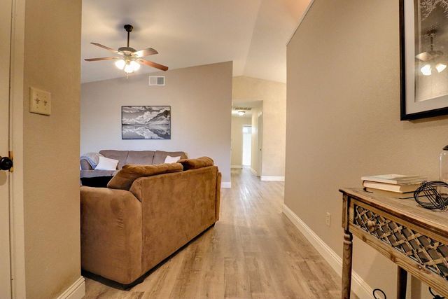 1021 12th Avenue, Kingsburg, CA 93631