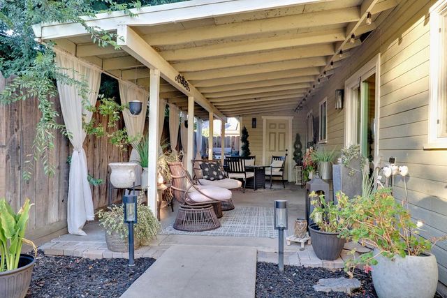 1021 12th Avenue, Kingsburg, CA 93631
