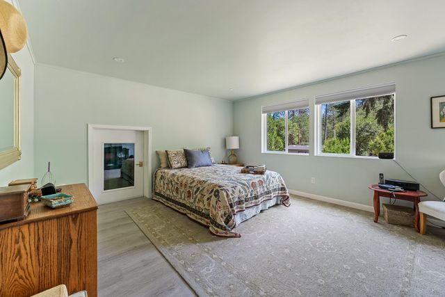 1905 W Evans Creek Road, Rogue River, OR 97537