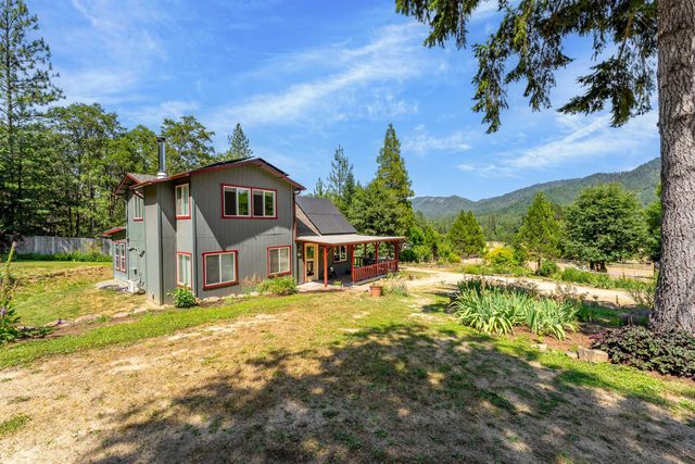 1905 W Evans Creek Road, Rogue River, OR 97537