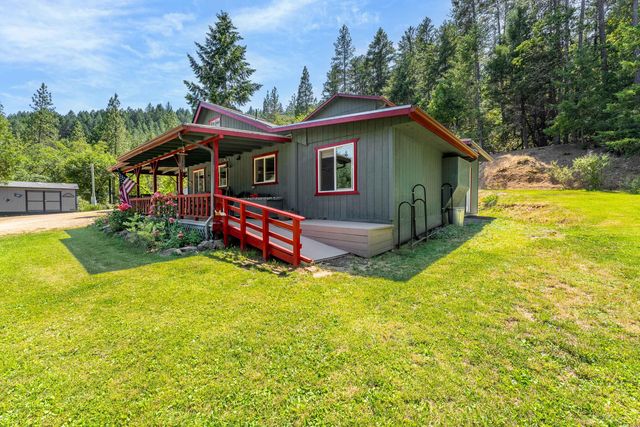 1905 W Evans Creek Road, Rogue River, OR 97537
