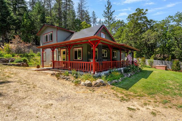 1905 W Evans Creek Road, Rogue River, OR 97537