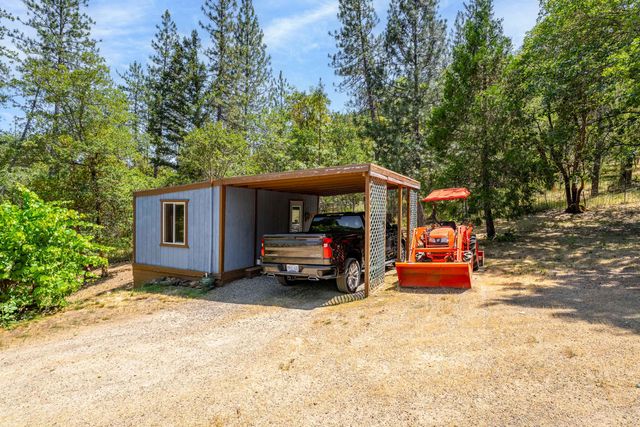 1905 W Evans Creek Road, Rogue River, OR 97537