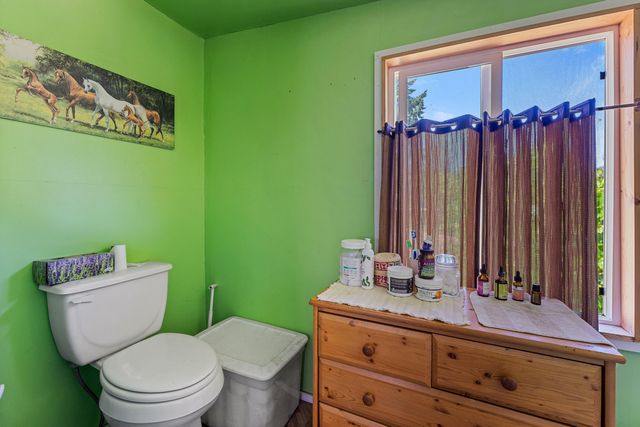 1905 W Evans Creek Road, Rogue River, OR 97537