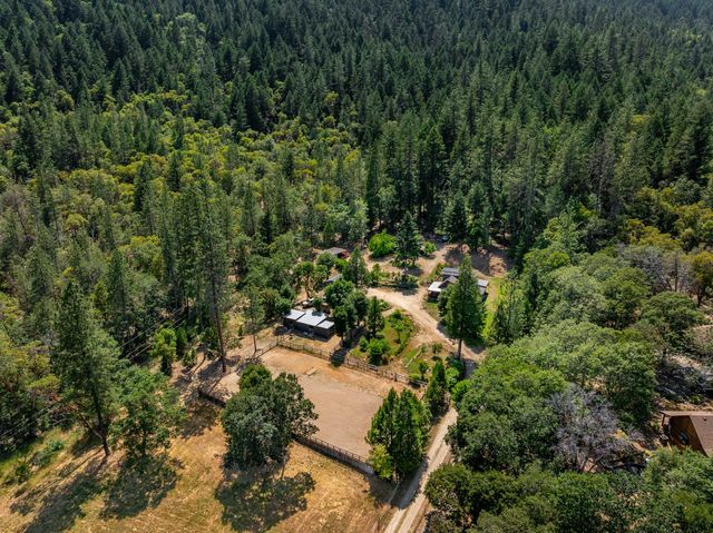 1905 W Evans Creek Road, Rogue River, OR 97537