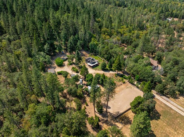 1905 W Evans Creek Road, Rogue River, OR 97537
