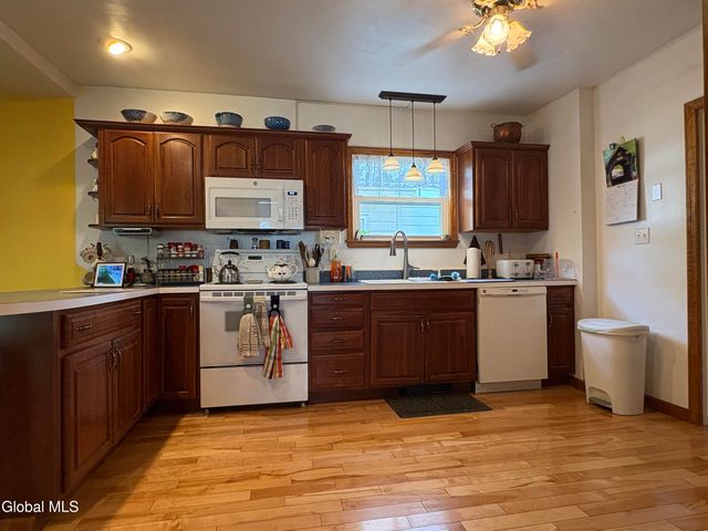 28 Eileen Street, Albany, NY 12203