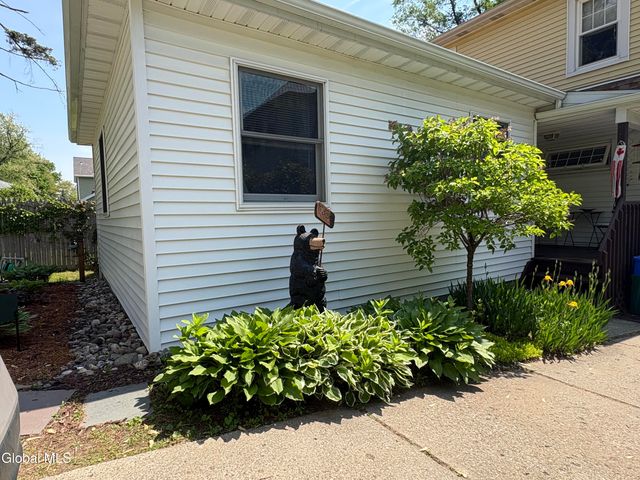 28 Eileen Street, Albany, NY 12203