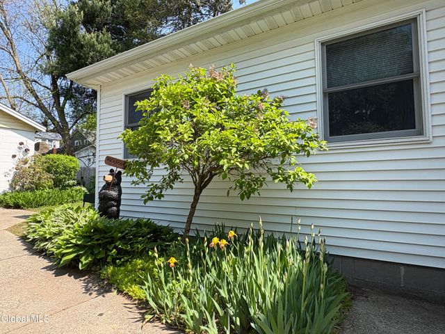 28 Eileen Street, Albany, NY 12203