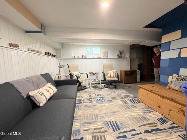 28 Eileen Street, Albany, NY 12203