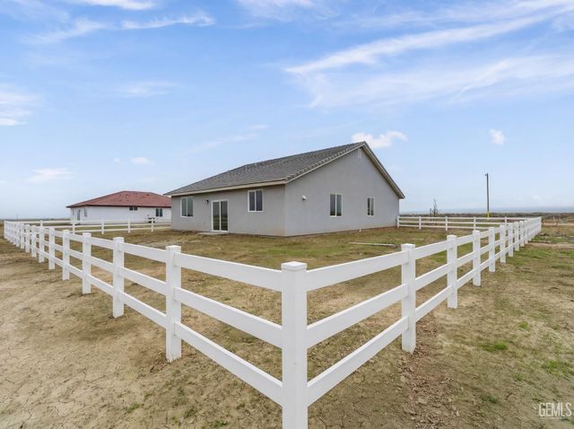 28102 Valley West Road, Taft, CA 93268