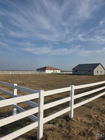 28102 Valley West Road, Taft, CA 93268