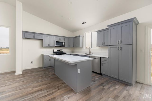 28102 Valley West Road, Taft, CA 93268