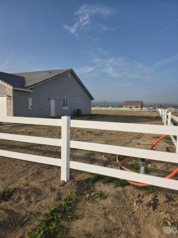 28102 Valley West Road, Taft, CA 93268