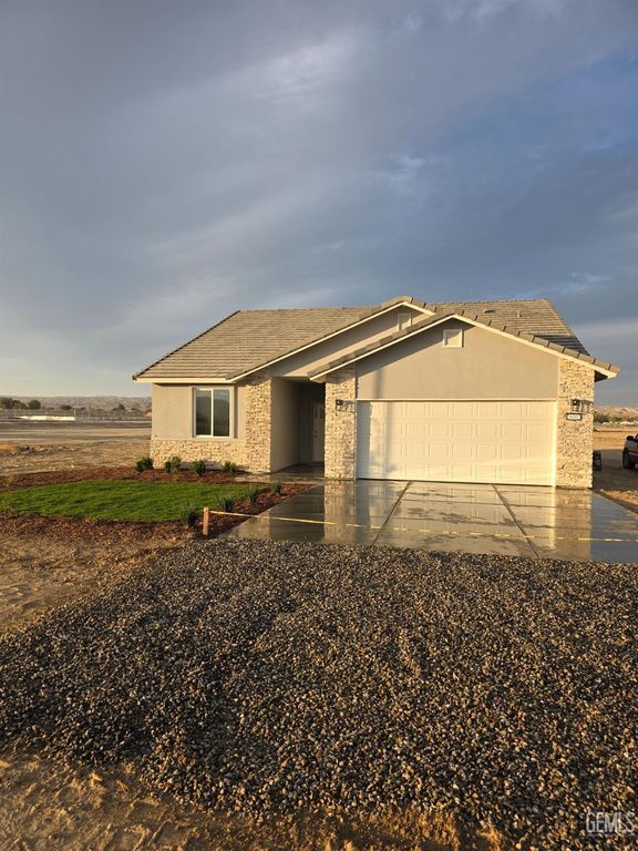 28102 Valley West Road, Taft, CA 93268