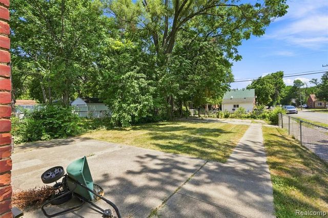 12000 Faust Avenue, Detroit, MI 48228