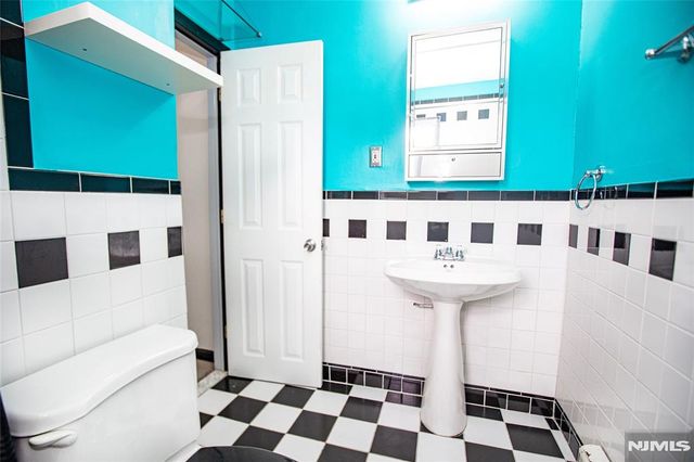 1130 Valley Road 2B, Wayne, NJ 07470